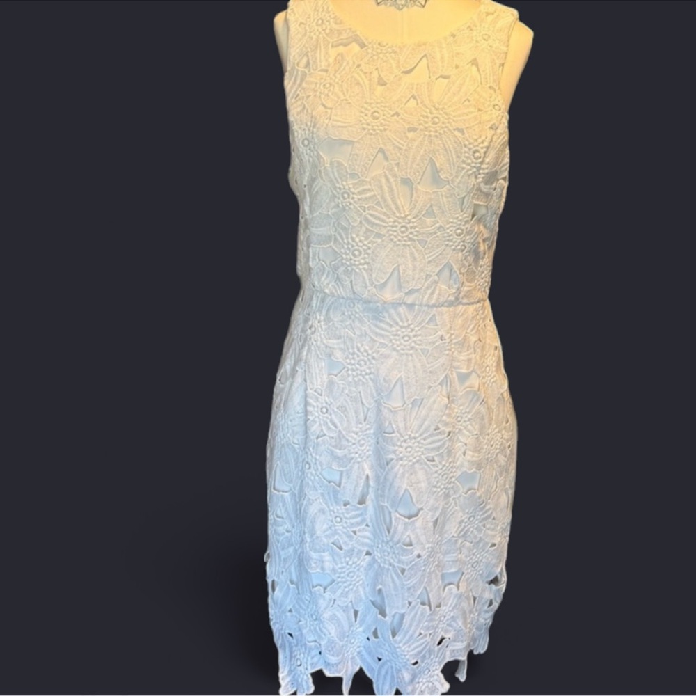 ASTR white floral mini dress lacy floral fitted dress with lining sz L zip back